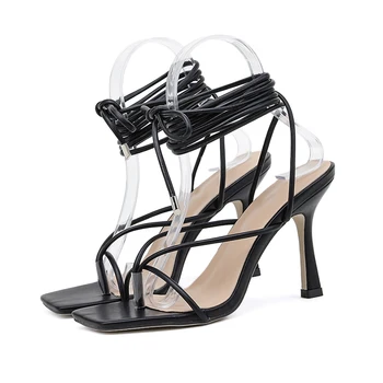 2021 Летни дамски сандали с тясна ивица ретро квадратен чорап на висок ток с преминаването каишка на сандали-прашки за жени V-образен дизайн на обувки за жени