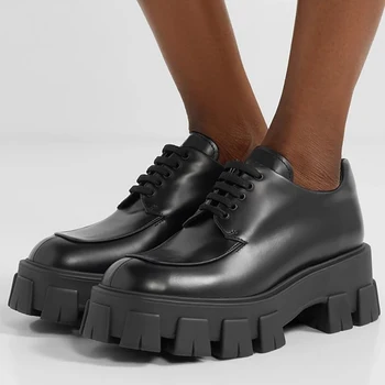 2021 Пролетни дамски единични обувки от черна лачена кожа с дебело дъно в британския стил удобни Ежедневни обувки на платформа с шнур