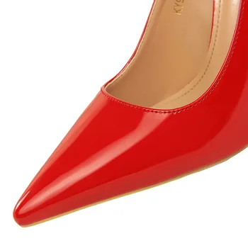 2022 Нови дамски обувки на висок ток 10,5 см, Голи обувки-лодки в стил Валентин Кожени обувки-лодка Луксозни лъскавите дамски обувки на висок ток с фиби за бала
