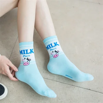 2022 Нови памучни дамски чорапи Kawaii Бананово-ягодово мляко със средна дължина Корейската мода всеки ден пролет-лято чорапи за момичета сладки чорапи