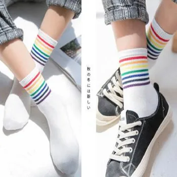 6 цвята харадзюку Къса с Преливащи се цветове чорапи Изкуство Дамска мода Бели памучни чорапи Хипстер Карикатура Цветни чорапи за глезените Женски