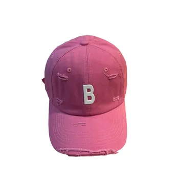 Бейзболни шапки с дупки в формата на буквата Б за мъже и жени през пролетта и лятото