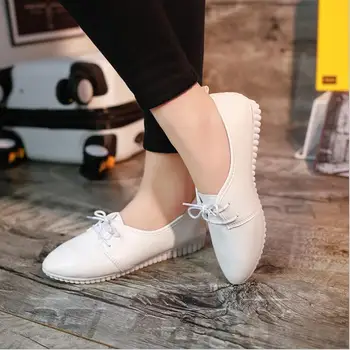 Дамски обувки новата пролетно корейската версия на женската одноместной обувки от изкуствена кожа с фин уста дантела бели обувки на равна подметка за жени