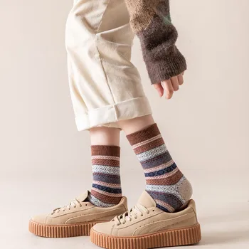 Дамски чорапи 10% Кашмир Вълна Дебели топли дълги чорапи Дамски топли зимни Затопляне Етнически чорапи Harajuku Ретро Градинска дрехи за екипажа