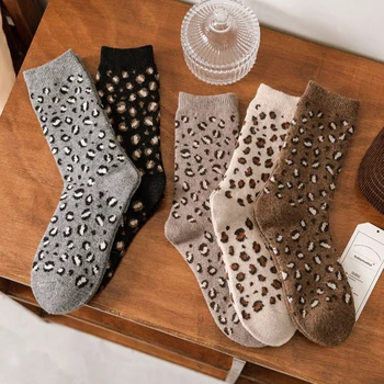 Дамски чорапи за екипажа на Новата мода Сладки Леопардовые топли дълги вълнени чорапи за жени Есен зима Ежедневни Модерен Нов Стил на Високо качество на