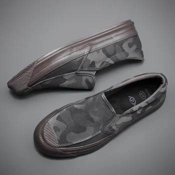 Есен Нова парусиновая обувки с камуфляжным модел За мъже Дишащи вулканизированные маратонки на платформа Модерен мъжки мокасини M6