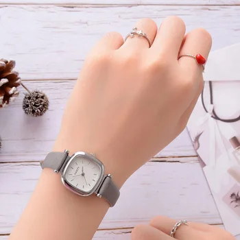 Жените Класически кварцов ръчен часовник Луксозна кожена каишка от изкуствена кожа с квадратен циферблат Дамски ежедневни модерен ръчен часовник