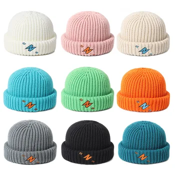 Зимна шапка Унисекс Високо качество на Памучен шапка с бродерия на буквата N Възли шапки Мъжки обикновена корейски дамски шапки Подарък