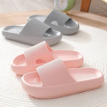 Изчислителни чехли на дебелото платформа Чехли EVA с меки дупки Домашни обувки за баня Удобни нескользящие сандали с мека подметка за жени