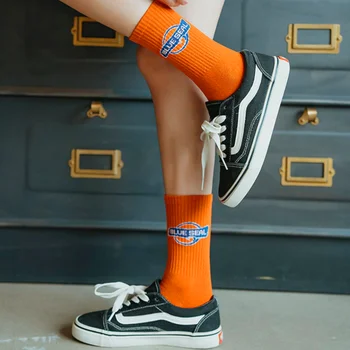 Корейски стил Casual уличен скейтборд Харадзюку за жени Забавни чорапи Щастливи дишащи китайски йероглифи с букви за момичета Дамски чорапи