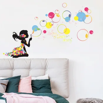 Малко момиченце, выдувающая мехурчета, цветна детска стая, детска градина, декорация на верандата, фон, стикери за стена, самозалепващи се