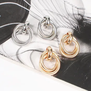 Манилай Прости метални обеци-карамфил Модни бижута Дамски геометрични големи обеци от сплав Златисто-сребрист цвят