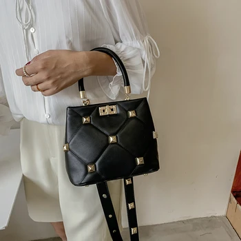 Меки кожени чанти през рамо за жени 2021 Луксозна дизайнерска дамска чанта с нитове Дамски чанти на рамо, с горната дръжка за Чанта Портмоне