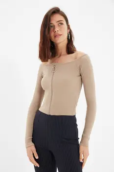 Модни трикотажная блуза с цип с деколте Кармен TWOAW22BZ0533