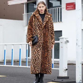 Модно палто от изкуствена лисьего кожа За жени 2021 Зимни Ежедневни сплайсированная кожа яке с леопардовым принтом Дамски дебела топла горна дреха е със средна дължина от плюш