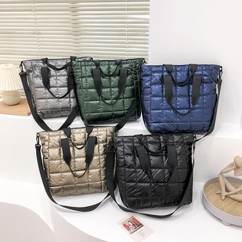 Нова дамска марка дизайнерска чанта на рамото в клетката Космати найлон Луксозна чанта 2021 Модерен космически памучен чанта през рамо Зимна топла Нова