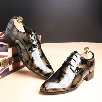 Обувки от кожа на Парченцата дишаща резбовани лачена кожа мъжки сватбени обувки с остър пръсти дантела Размер 38-48 Работна обувки в британски стил