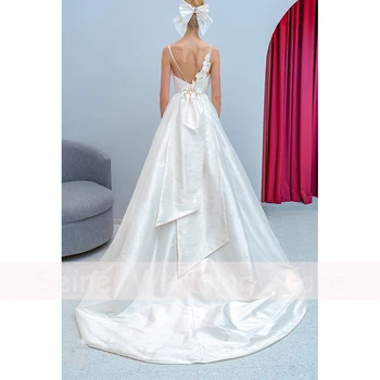 Тънки бретельки Сатен сватбени рокли 2021 A-Line на 3D с цветя аппликацией Сватбени рокли Елегантна Булката рокля с отворен гръб robe de mariée